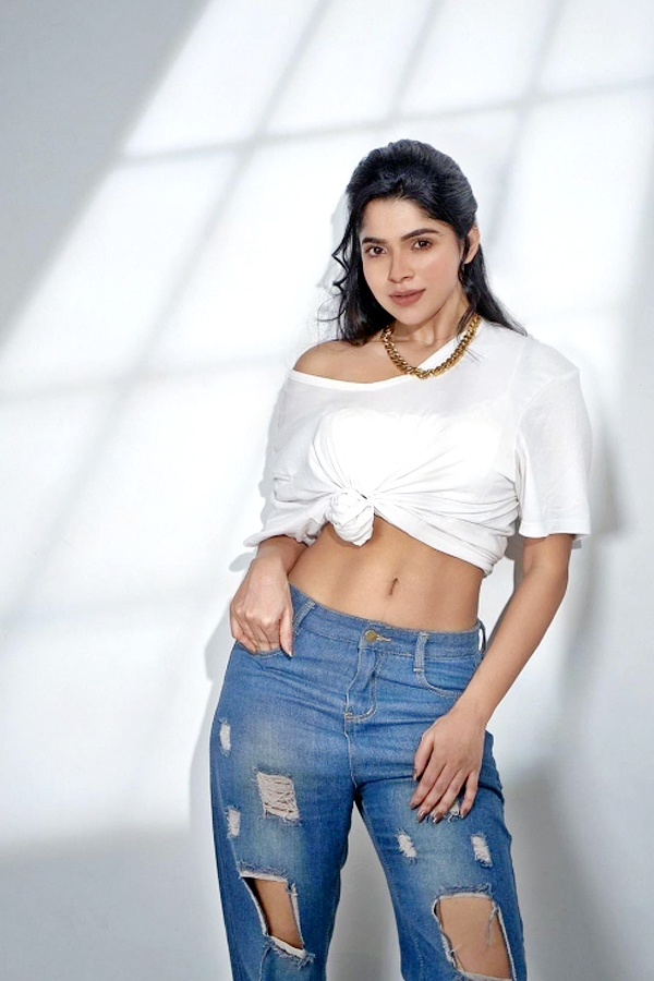 Divya-Bharathi-11.jpg 11