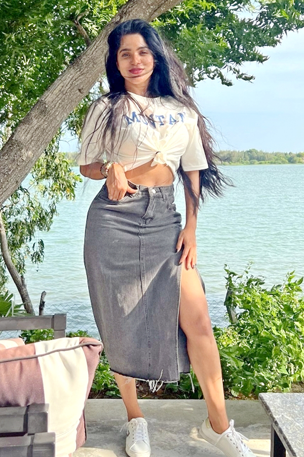 Divya-Bharathi-32.jpg 32