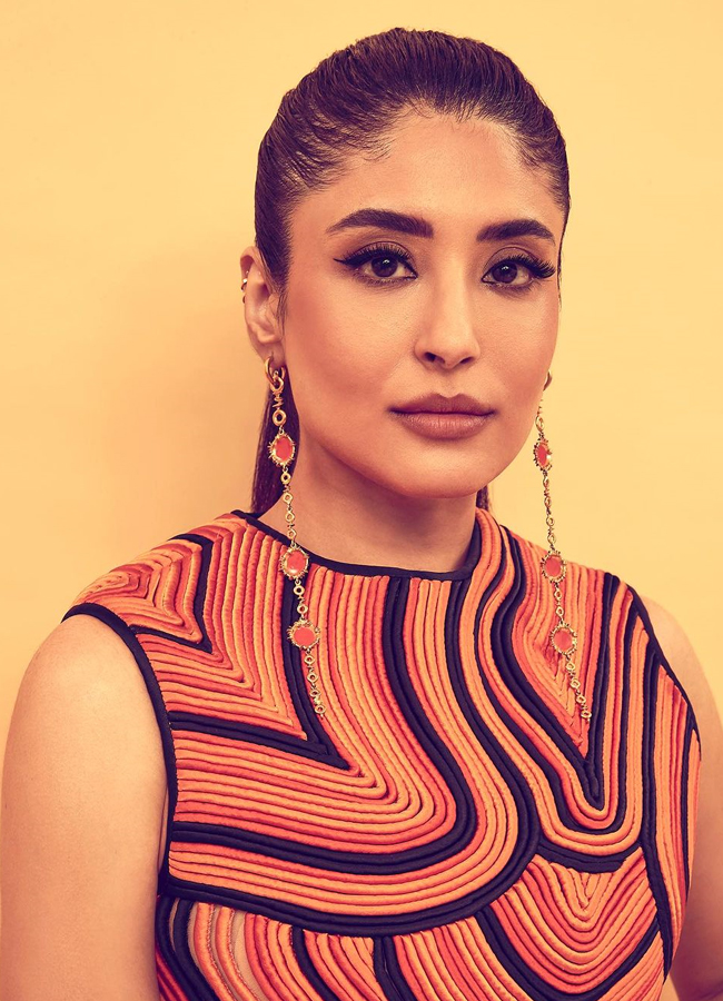 Kritika-Kamra-1.jpg 2
