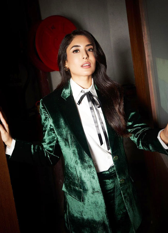 Kritika-Kamra-15.jpg 16