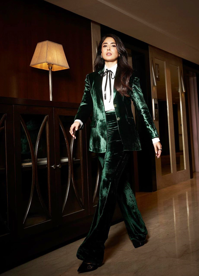 Kritika-Kamra-23.jpg 24
