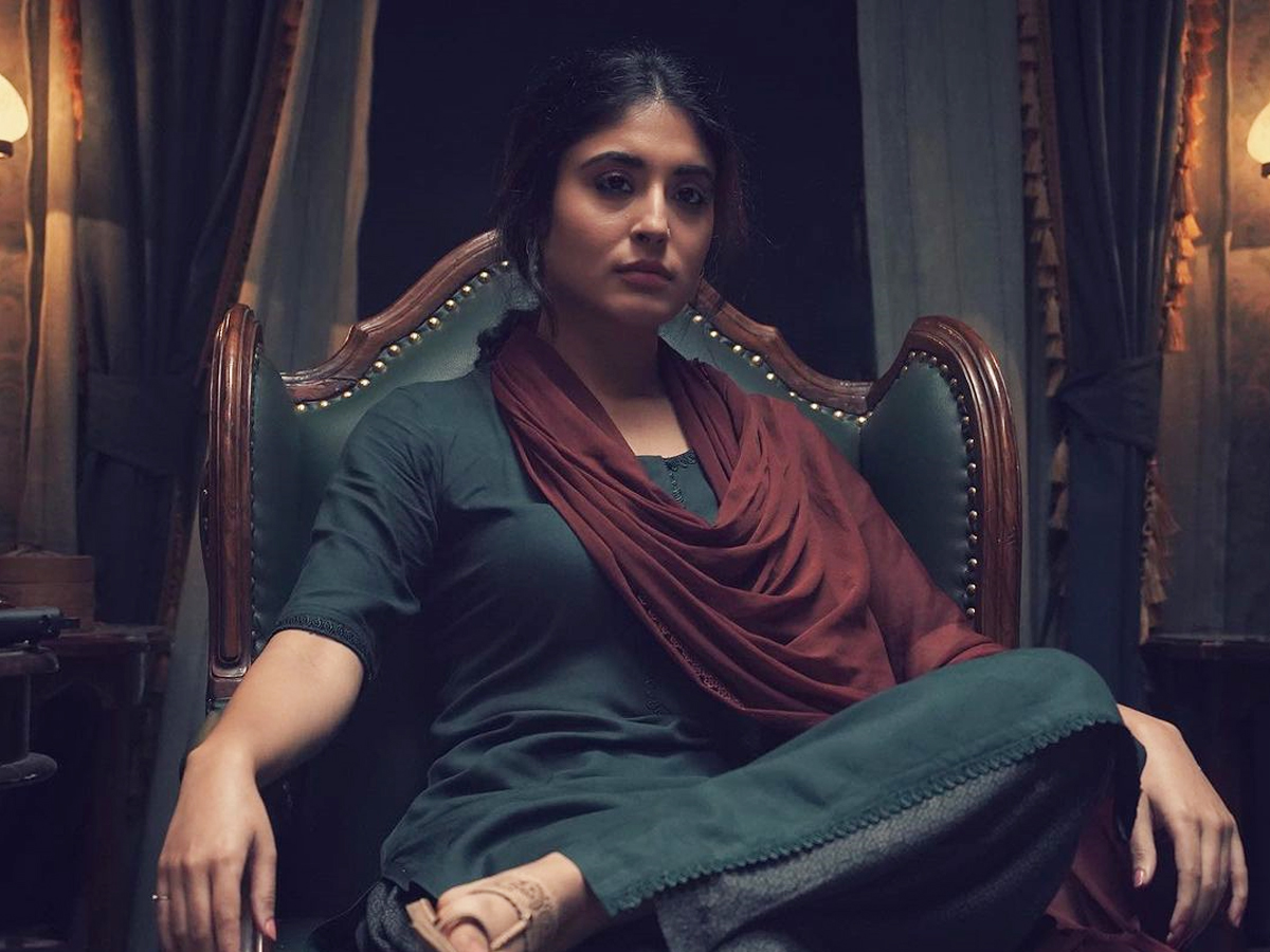 Kritika-Kamra-25.jpg 26