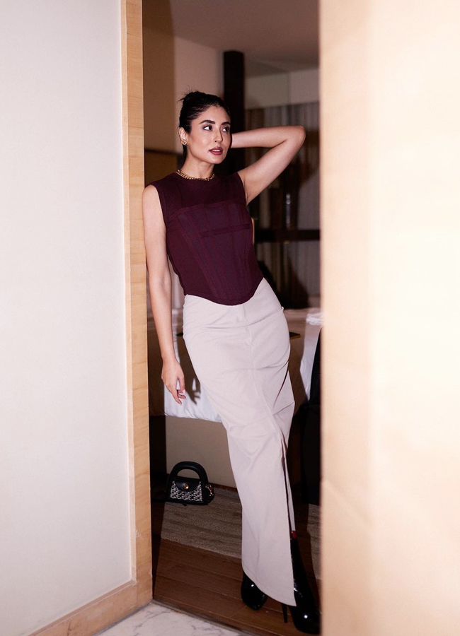 Kritika-Kamra-26.jpg 27