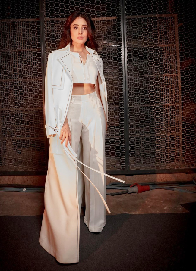Kritika-Kamra-29.jpg 30