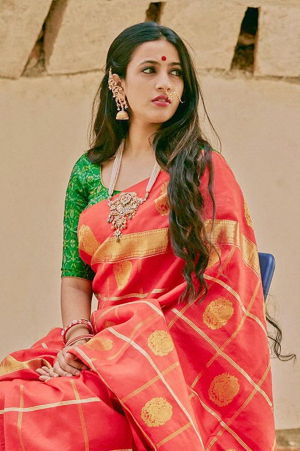 Niharika_20Konidela_20gives_20the_20Navaratri_20vibes_20every_20day_20photos_1.jpg 8