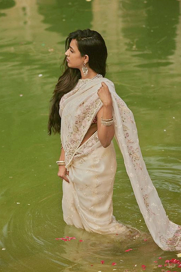Niharika_20Konidela_20gives_20the_20Navaratri_20vibes_20every_20day_20photos_14.jpg 5