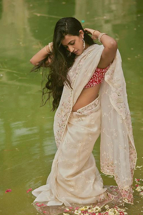 Niharika_20Konidela_20gives_20the_20Navaratri_20vibes_20every_20day_20photos_15.jpg 6