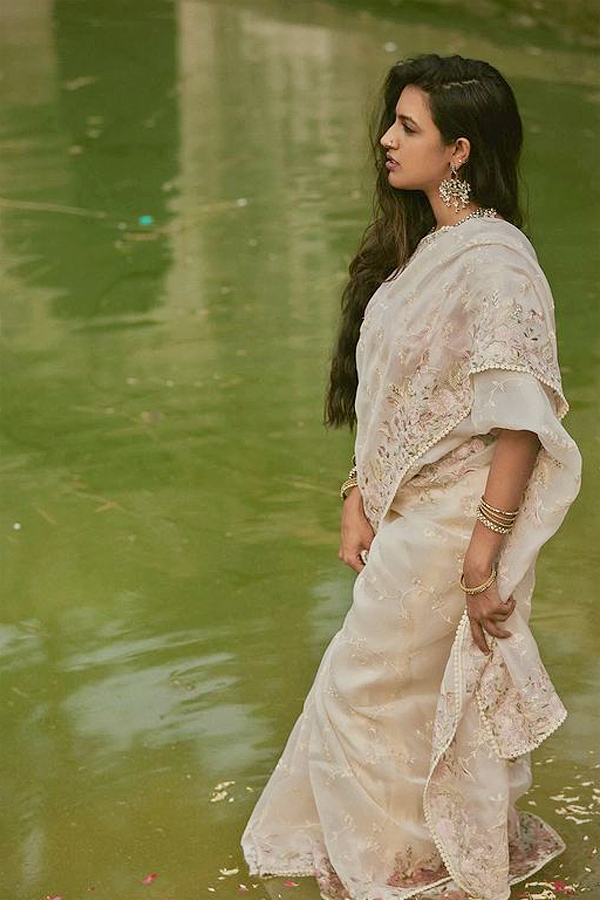 Niharika_20Konidela_20gives_20the_20Navaratri_20vibes_20every_20day_20photos_16.jpg 7