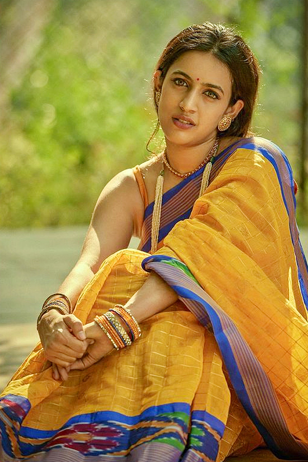 Niharika_20Konidela_20gives_20the_20Navaratri_20vibes_20every_20day_20photos_19.jpg 13