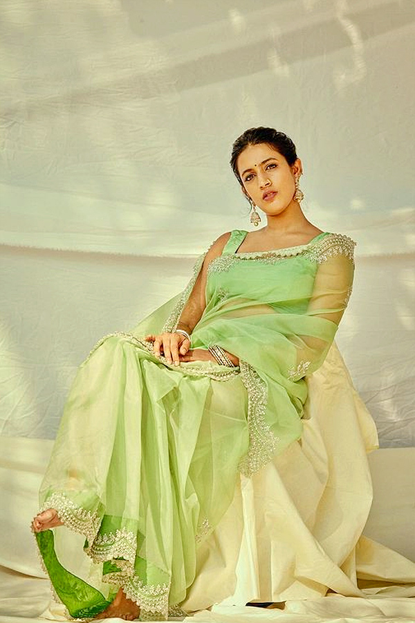 Niharika_20Konidela_20gives_20the_20Navaratri_20vibes_20every_20day_20photos_21.jpg 15