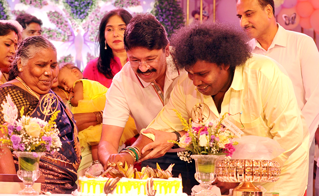 Yogi-Babu-Daughter-First-Birthday-13.jpg 19