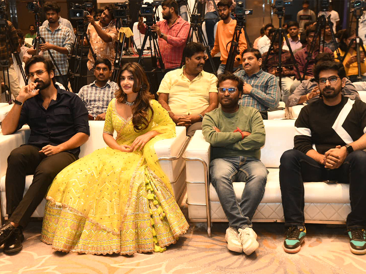 Aadikeshav_20Song_20Launch_20Photos-17.jpg 16