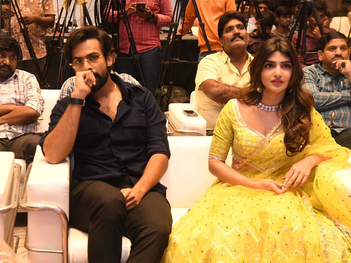 Aadikeshav_20Song_20Launch_20Photos-18.jpg 17