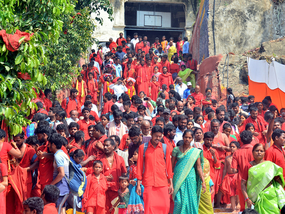 Indrakeeladri_20Bhavani_20Deeksha_20Photos-1.jpg 1