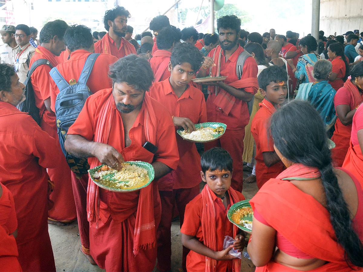 Indrakeeladri_20Bhavani_20Deeksha_20Photos-13.jpg 12