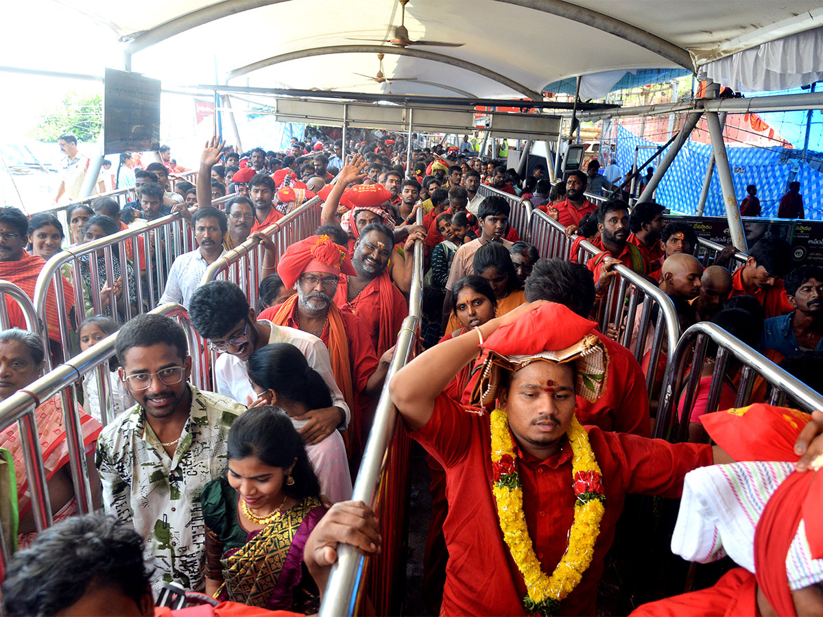 Indrakeeladri_20Bhavani_20Deeksha_20Photos-19.jpg 15