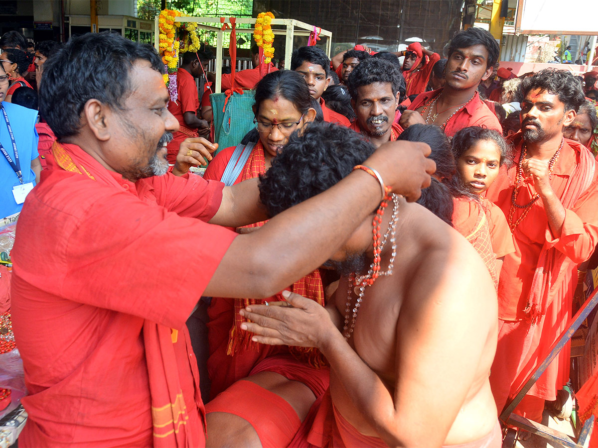 Indrakeeladri_20Bhavani_20Deeksha_20Photos-21.jpg 17