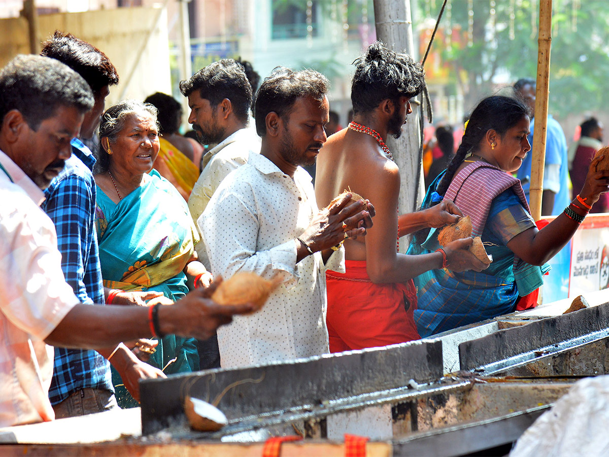 Indrakeeladri_20Bhavani_20Deeksha_20Photos-25.jpg 21