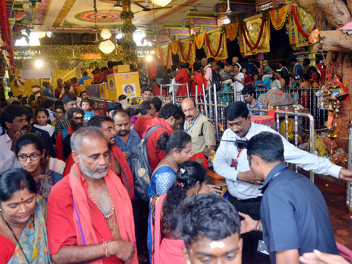 Indrakeeladri_20Bhavani_20Deeksha_20Photos-27.jpg 23