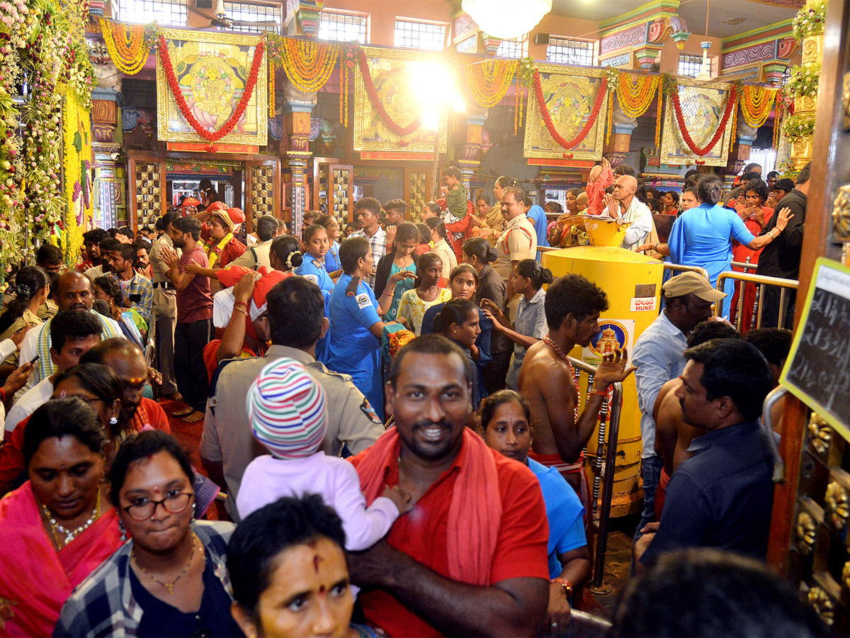 Indrakeeladri_20Bhavani_20Deeksha_20Photos-29.jpg 24
