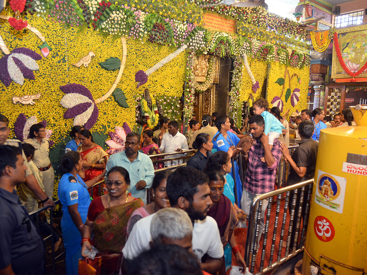 Indrakeeladri_20Bhavani_20Deeksha_20Photos-30.jpg 25