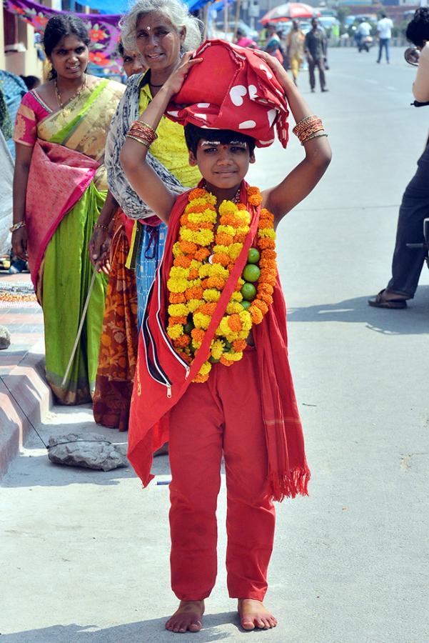 Indrakeeladri_20Bhavani_20Deeksha_20Photos-32.jpg 27