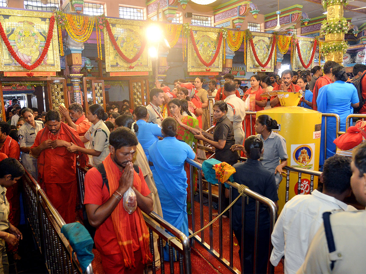 Indrakeeladri_20Bhavani_20Deeksha_20Photos-6.jpg 6