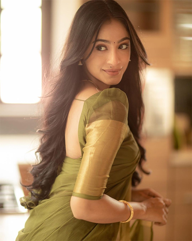 Tiger_20Nageswara_20Rao_20Actress_20Anukreethy_20Vas_20Photos-13.jpg 12