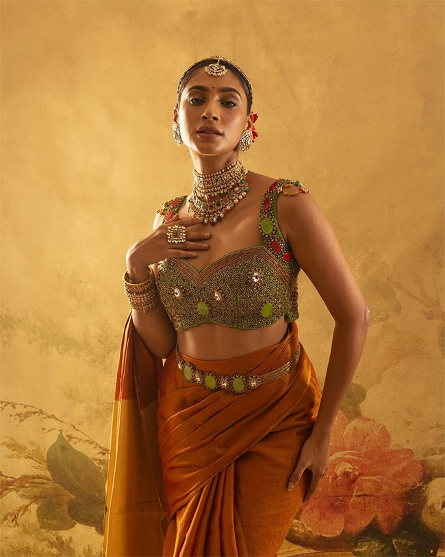 Tiger_20Nageswara_20Rao_20Actress_20Anukreethy_20Vas_20Photos-18.jpg 17