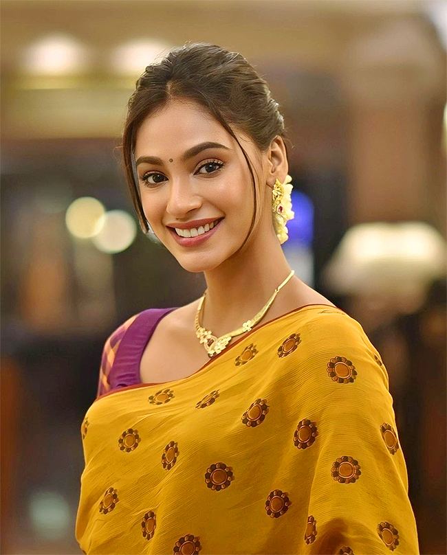Tiger_20Nageswara_20Rao_20Actress_20Anukreethy_20Vas_20Photos-19.jpg 18