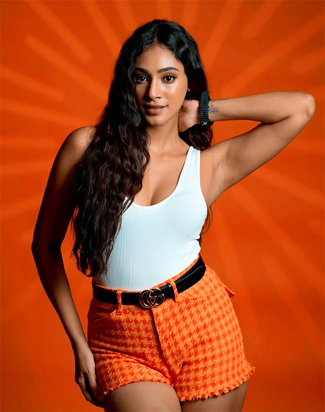Tiger_20Nageswara_20Rao_20Actress_20Anukreethy_20Vas_20Photos-7.jpg 6
