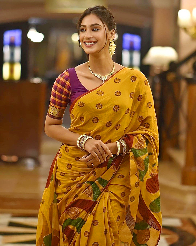 Tiger_20Nageswara_20Rao_20Actress_20Anukreethy_20Vas_20Photos-8.jpg 7