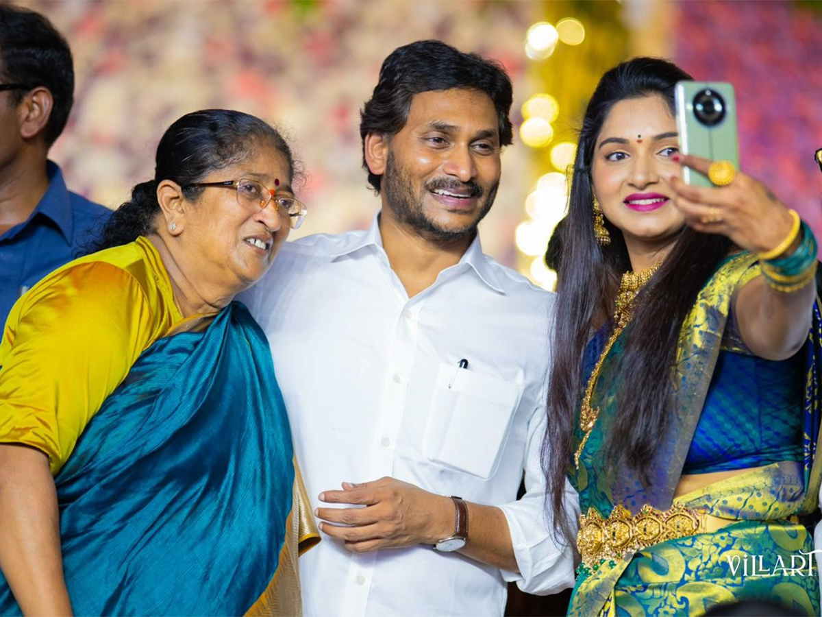 CM_20YS_20Jagan_20attended_20reception_20of_20MLA_20Jakkampudi_20Raja_20Indra-1.jpg 1