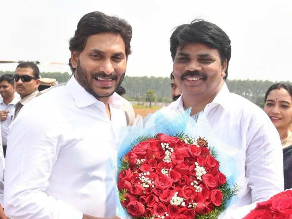 CM_20YS_20Jagan_20attended_20reception_20of_20MLA_20Jakkampudi_20Raja_20Indra-10.jpg 10