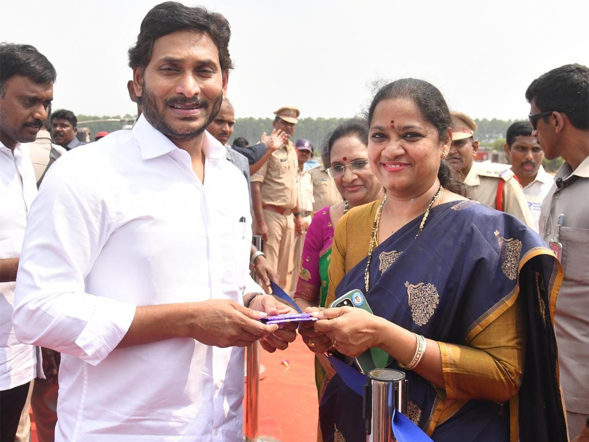 CM_20YS_20Jagan_20attended_20reception_20of_20MLA_20Jakkampudi_20Raja_20Indra-11.jpg 11