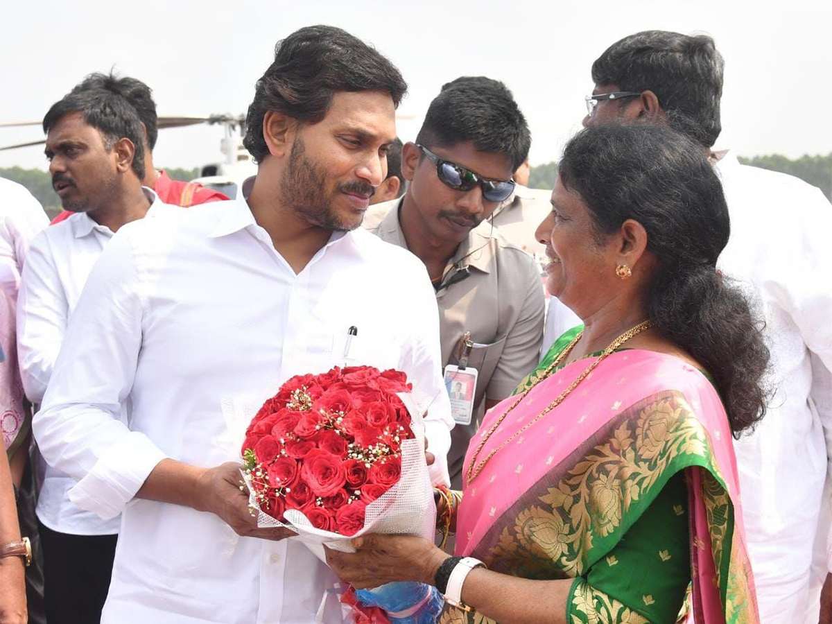 CM_20YS_20Jagan_20attended_20reception_20of_20MLA_20Jakkampudi_20Raja_20Indra-7.jpg 7