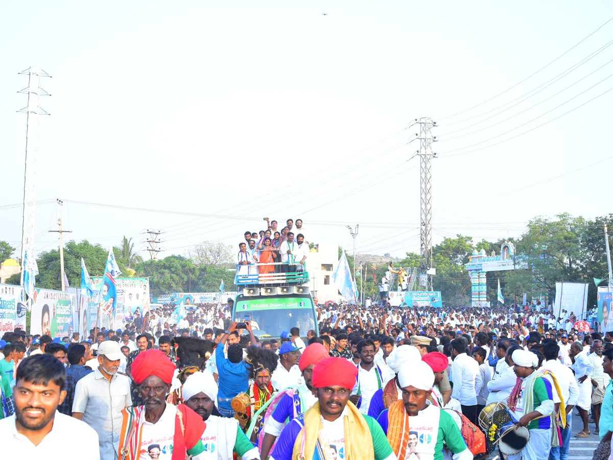 Ys-jagan-bus-Yatra.jpg 6