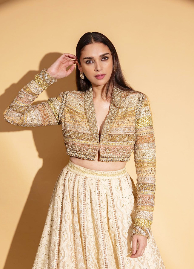 Aditi-Rao-Hydari-10.jpg 11