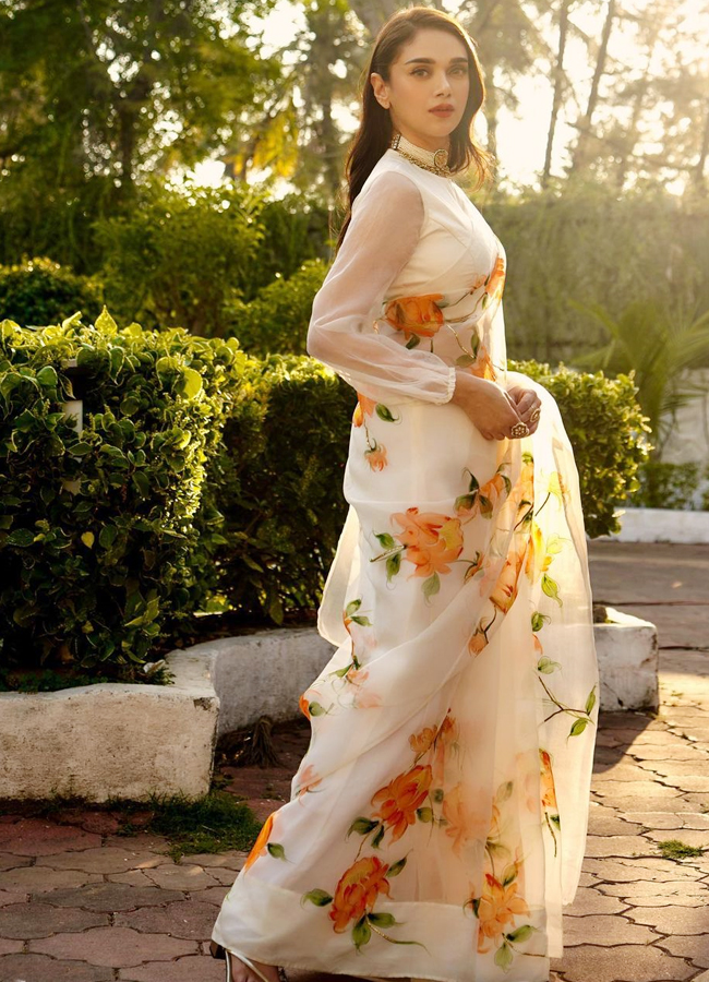 Aditi-Rao-Hydari-22.jpg 23