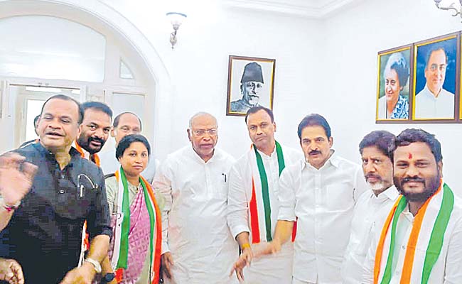 kharge.jpg