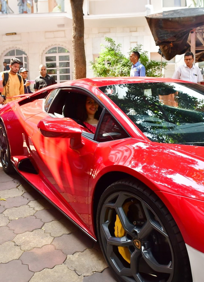 Shraddha-Kapoor-lamborghini-4.jpg 5