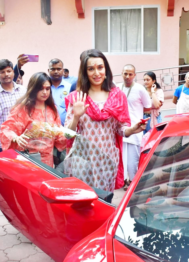 Shraddha-Kapoor-lamborghini-6.jpg 7