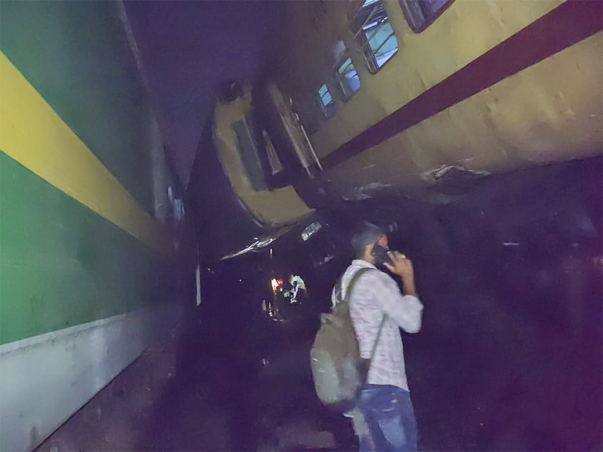 Photos_20Of_20Train_20Accident_20At_20Vizianagaram-4.jpg 4