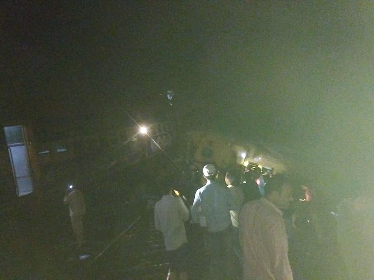 Photos_20Of_20Train_20Accident_20At_20Vizianagaram-6.jpg 6