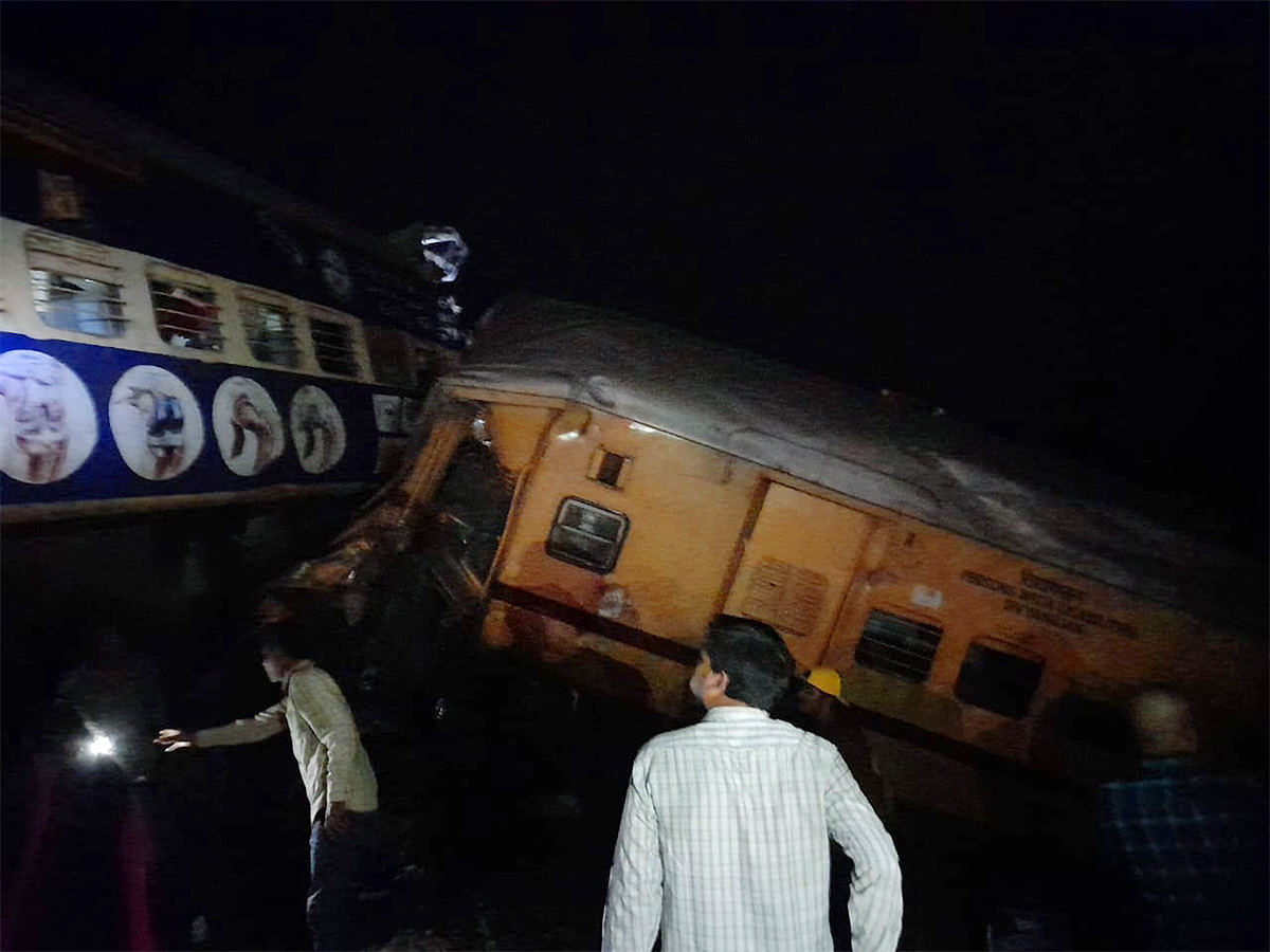 Photos_20Of_20Train_20Accident_20At_20Vizianagaram-7.jpg 7