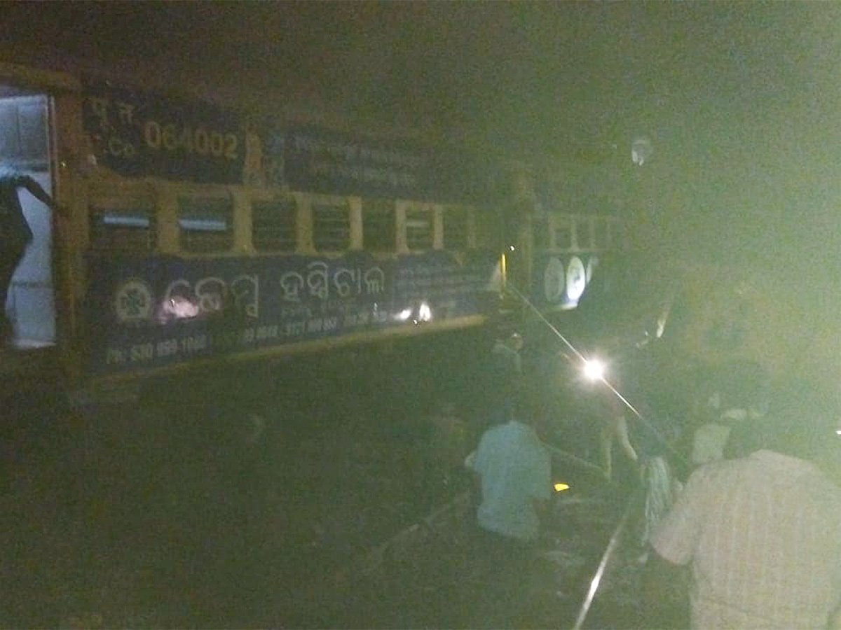 Photos_20Of_20Train_20Accident_20At_20Vizianagaram-9.jpg 9