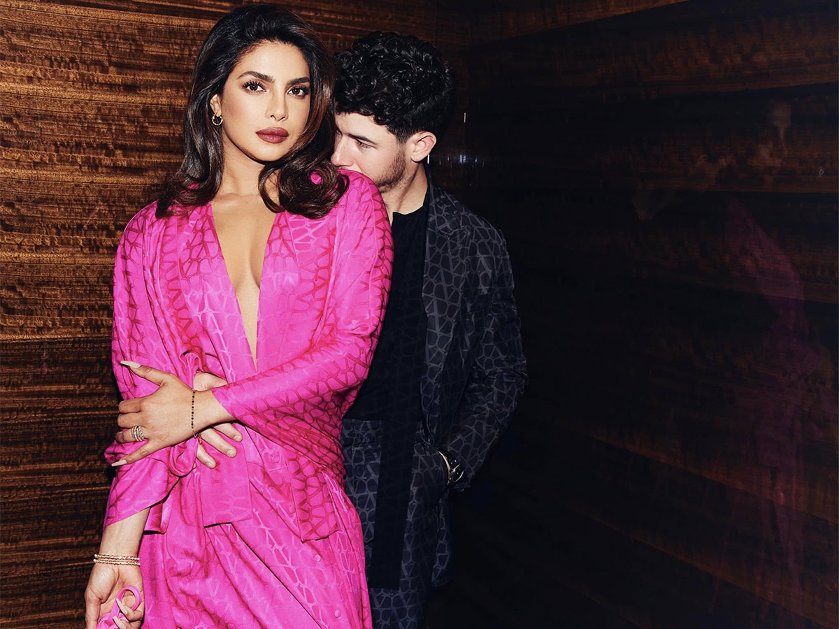 Priyanka_20Chopra_20And_20Nick_20Jonas_20Photos-11.jpg 11