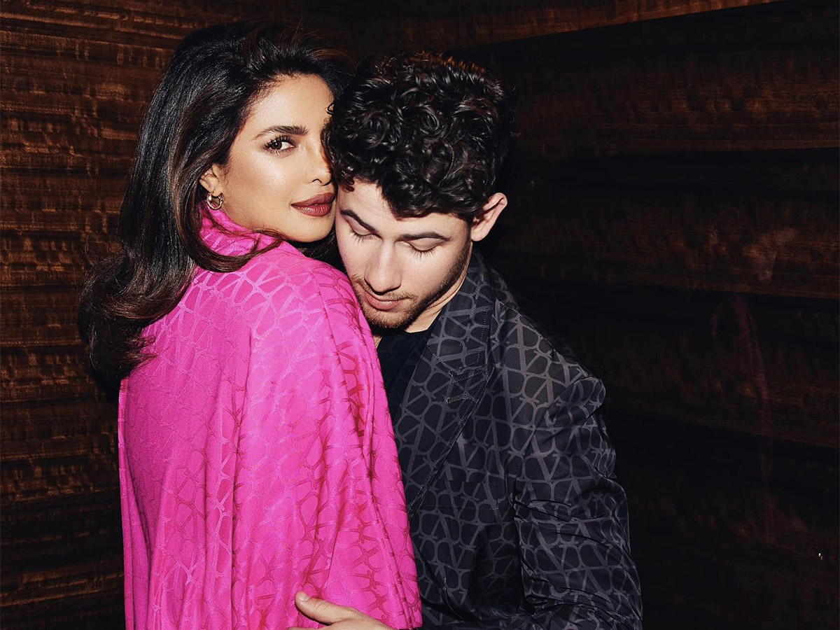 Priyanka_20Chopra_20And_20Nick_20Jonas_20Photos-13.jpg 13