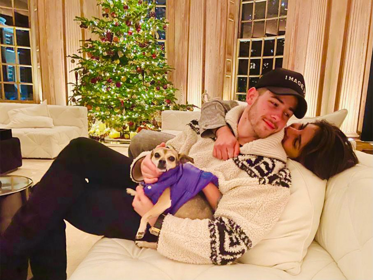 Priyanka_20Chopra_20And_20Nick_20Jonas_20Photos-15.jpg 15