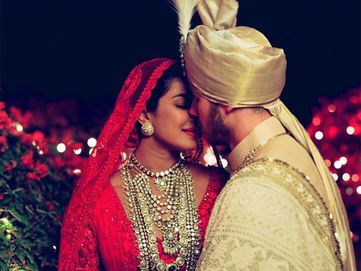 Priyanka_20Chopra_20And_20Nick_20Jonas_20Photos-16.jpg 16